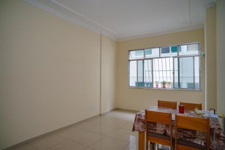 Apartamento à venda com 81m², 2 quartos e sem vagaSala