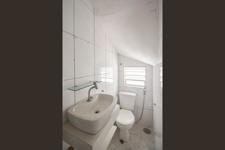 Casa à venda com 145m², 2 quartos e 2 vagasLavabo