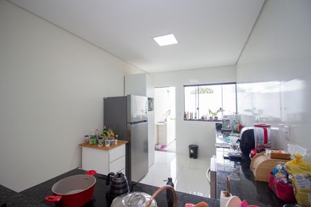 Casa à venda com 90m², 3 quartos e 2 vagasCozinha e Área de Serviço