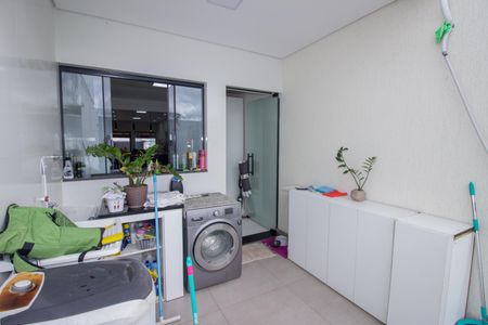 Casa à venda com 90m², 3 quartos e 2 vagasCozinha e Área de Serviço