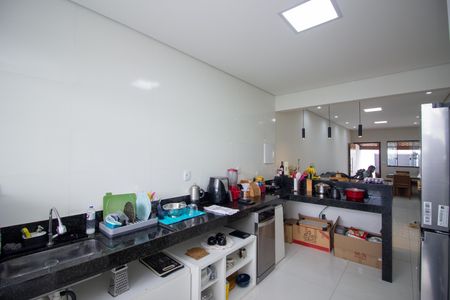 Casa à venda com 90m², 3 quartos e 2 vagasCozinha e Área de Serviço