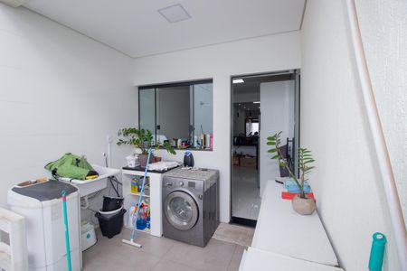 Casa à venda com 90m², 3 quartos e 2 vagasCozinha e Área de Serviço