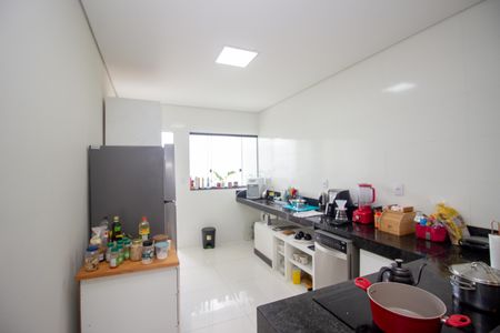 Casa à venda com 90m², 3 quartos e 2 vagasCozinha e Área de Serviço