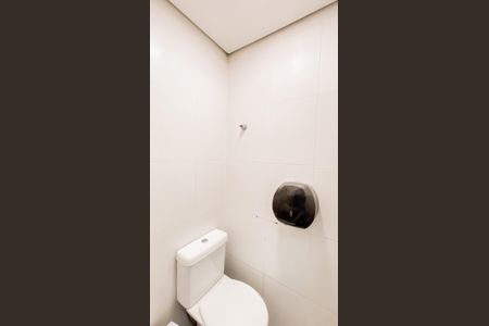 Banheiro  de kitnet/studio para alugar com 1 quarto, 10m² em Higienópolis, São Paulo