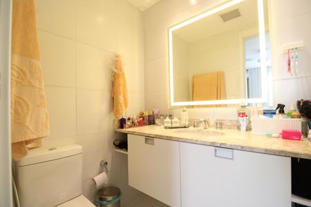 Apartamento à venda com 146m², 3 quartos e 2 vagasBanheiro da suíte 1