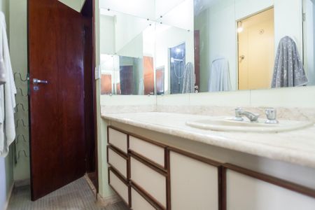 Casa de condomínio à venda com 970m², 7 quartos e 4 vagasbanheirosemi suite 3 e 4