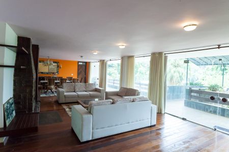 Casa de condomínio à venda com 970m², 7 quartos e 4 vagassala