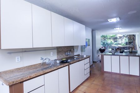 Casa de condomínio à venda com 970m², 7 quartos e 4 vagasCozinha