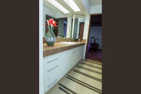 Casa de condomínio à venda com 970m², 7 quartos e 4 vagasBanheiro suite 2