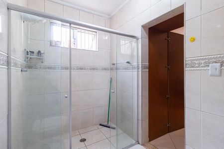 Casa à venda com 239m², 4 quartos e 3 vagasBanheiro da suíte 2