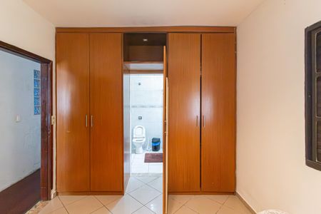 Casa à venda com 239m², 4 quartos e 3 vagasSuíte 2