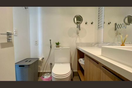 Apartamento à venda com 127m², 3 quartos e 1 vaga Apartamento à venda com 127m², 3 quartos e 1 vagaBanheiro da Suíte