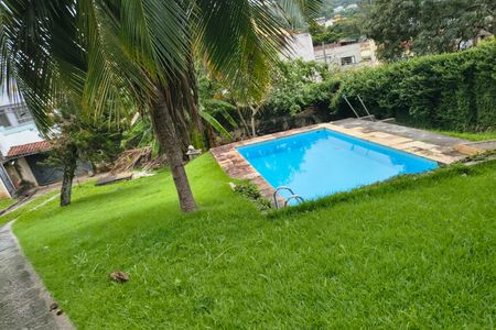 Casa de condomínio à venda com 202m², 3 quartos e 2 vagas Casa de condomínio à venda com 202m², 3 quartos e 2 vagasQuintal