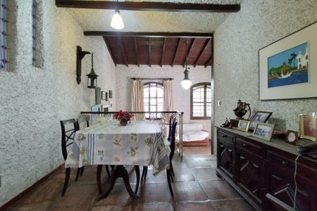 Casa de condomínio à venda com 202m², 3 quartos e 2 vagas Casa de condomínio à venda com 202m², 3 quartos e 2 vagasSala