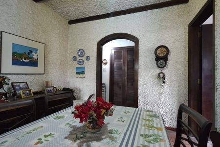 Casa de condomínio à venda com 202m², 3 quartos e 2 vagas Casa de condomínio à venda com 202m², 3 quartos e 2 vagasSala