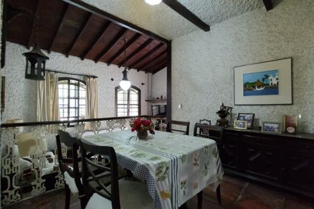 Casa de condomínio à venda com 202m², 3 quartos e 2 vagas Casa de condomínio à venda com 202m², 3 quartos e 2 vagasSala