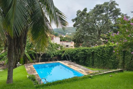 Casa de condomínio à venda com 202m², 3 quartos e 2 vagasQuintal