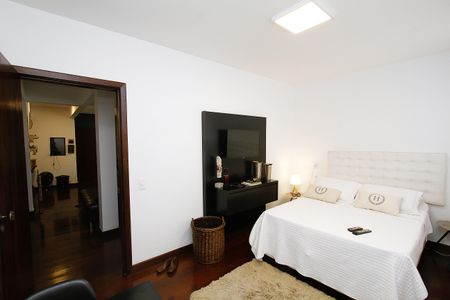 Casa à venda com 463m², 5 quartos e 6 vagasQuarto 5   Suíte