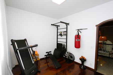 Casa à venda com 463m², 5 quartos e 6 vagasQuarto 1