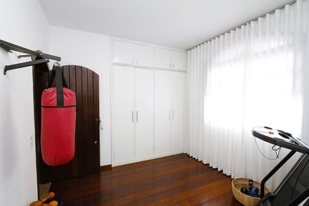 Casa à venda com 463m², 5 quartos e 6 vagasQuarto 1