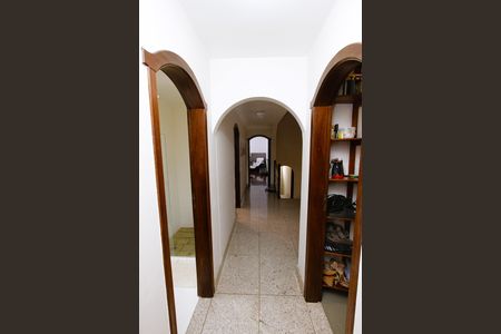 Casa à venda com 463m², 5 quartos e 6 vagasCorredor