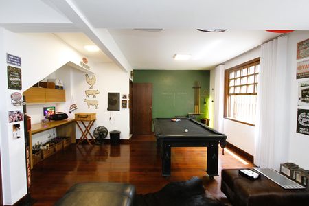 Casa à venda com 463m², 5 quartos e 6 vagasSala de Jogos