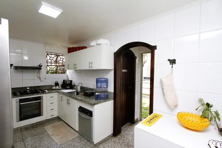 Casa à venda com 463m², 5 quartos e 6 vagasCozinha