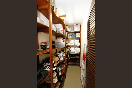 Casa à venda com 463m², 5 quartos e 6 vagasCloset