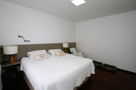 Casa à venda com 463m², 5 quartos e 6 vagasQuarto 4 - Suíte