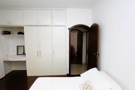 Casa à venda com 463m², 5 quartos e 6 vagasQuarto 3