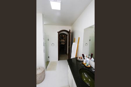 Casa à venda com 463m², 5 quartos e 6 vagasBanheiro 1