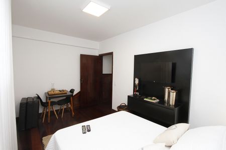 Casa à venda com 463m², 5 quartos e 6 vagasQuarto 5   Suíte