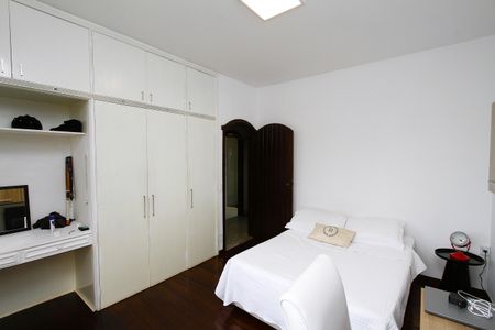 Casa à venda com 463m², 5 quartos e 6 vagasQuarto 3