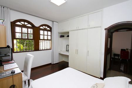 Casa à venda com 463m², 5 quartos e 6 vagasQuarto 3