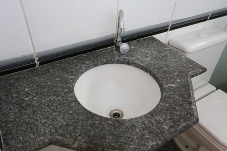 Apartamento à venda com 54m², 2 quartos e 1 vaga Apartamento à venda com 54m², 2 quartos e 1 vagaBanheiro