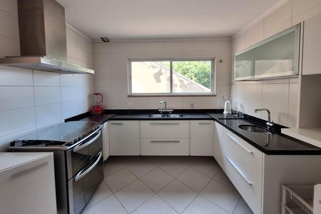 Casa à venda com 340m², 6 quartos e 4 vagasCozinha