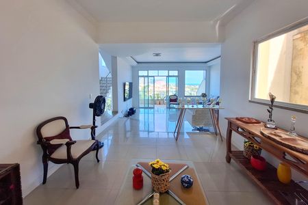 Casa à venda com 340m², 6 quartos e 4 vagasSala