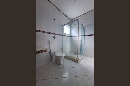 Casa à venda com 340m², 6 quartos e 4 vagasBanheiro da Suíte 2