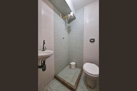 Casa à venda com 340m², 6 quartos e 4 vagasBanheiro de serviço 2