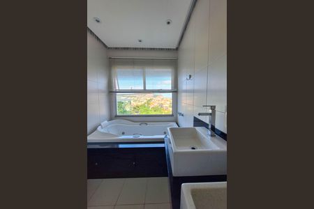 Casa à venda com 340m², 6 quartos e 4 vagasBanheiro da Suíte 3