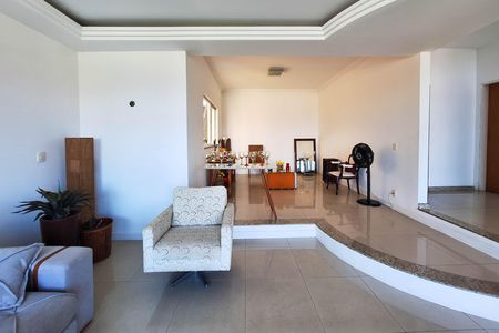 Casa à venda com 340m², 6 quartos e 4 vagasSala