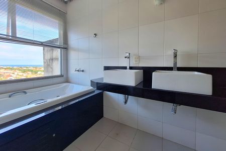 Casa à venda com 340m², 6 quartos e 4 vagasBanheiro da Suíte 3
