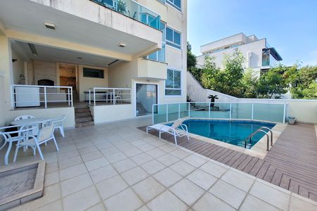 Casa à venda com 340m², 6 quartos e 4 vagasQuintal