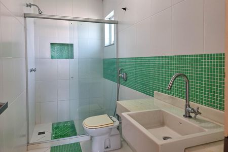 Casa à venda com 340m², 6 quartos e 4 vagasBanheiro da Suíte 1