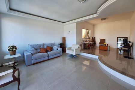 Casa à venda com 340m², 6 quartos e 4 vagasSala