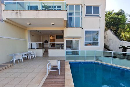 Casa à venda com 340m², 6 quartos e 4 vagasQuintal