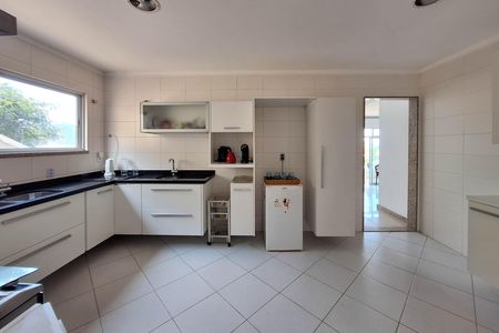 Casa à venda com 340m², 6 quartos e 4 vagasCozinha