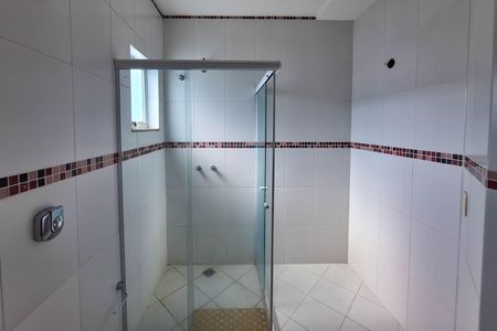 Casa à venda com 340m², 6 quartos e 4 vagasBanheiro da Suíte 2