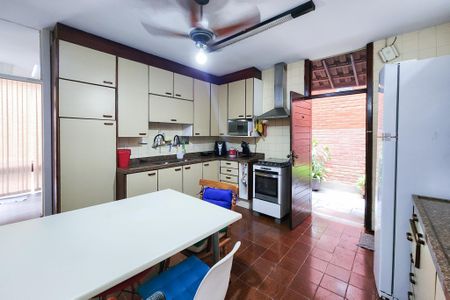 Cozinha  de casa de condomínio à venda com 3 quartos, 189m² em Humaitá, Rio de Janeiro