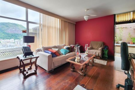 Sala de casa de condomínio à venda com 3 quartos, 189m² em Humaitá, Rio de Janeiro